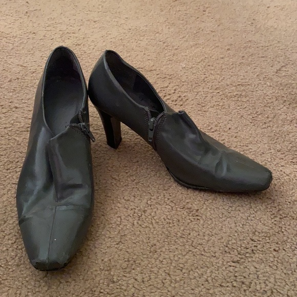 Low gray heels - Picture 2 of 4